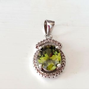 925 peridot pendant